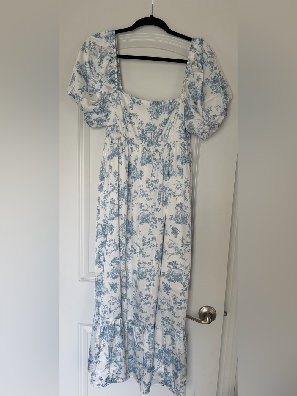 Storia Floral Midi Dress White & Blue Size Medium NWT